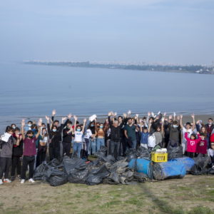 600 κιλά απορριμμάτων απομακρύνθηκαν από την παραλία της Πυλαίας κατά τη διάρκεια του εθελοντικού καθαρισμού από το Κολλέγιο Ανατόλια